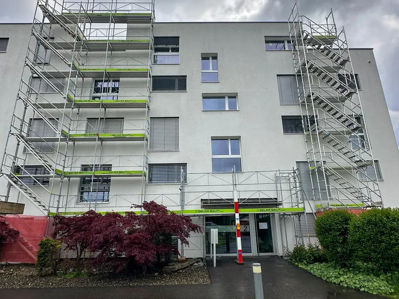 Fassadensanierung an einem Mehrfamilienhaus