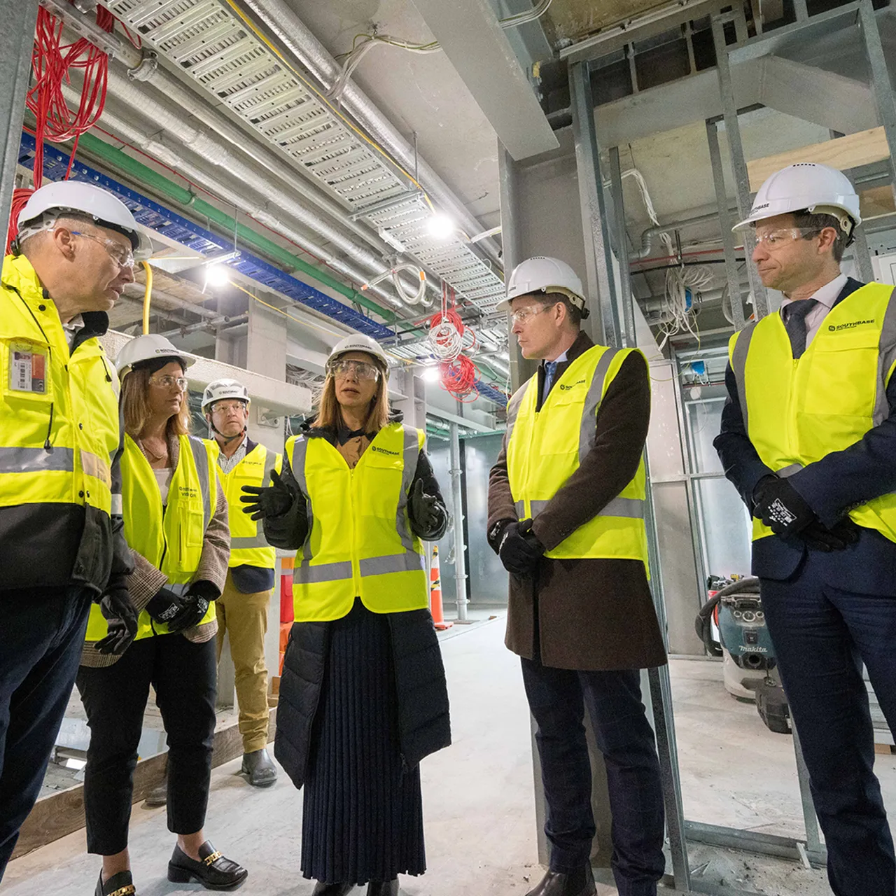 S82545 250514 Tupuārangi And Minister Visit V1 FA3