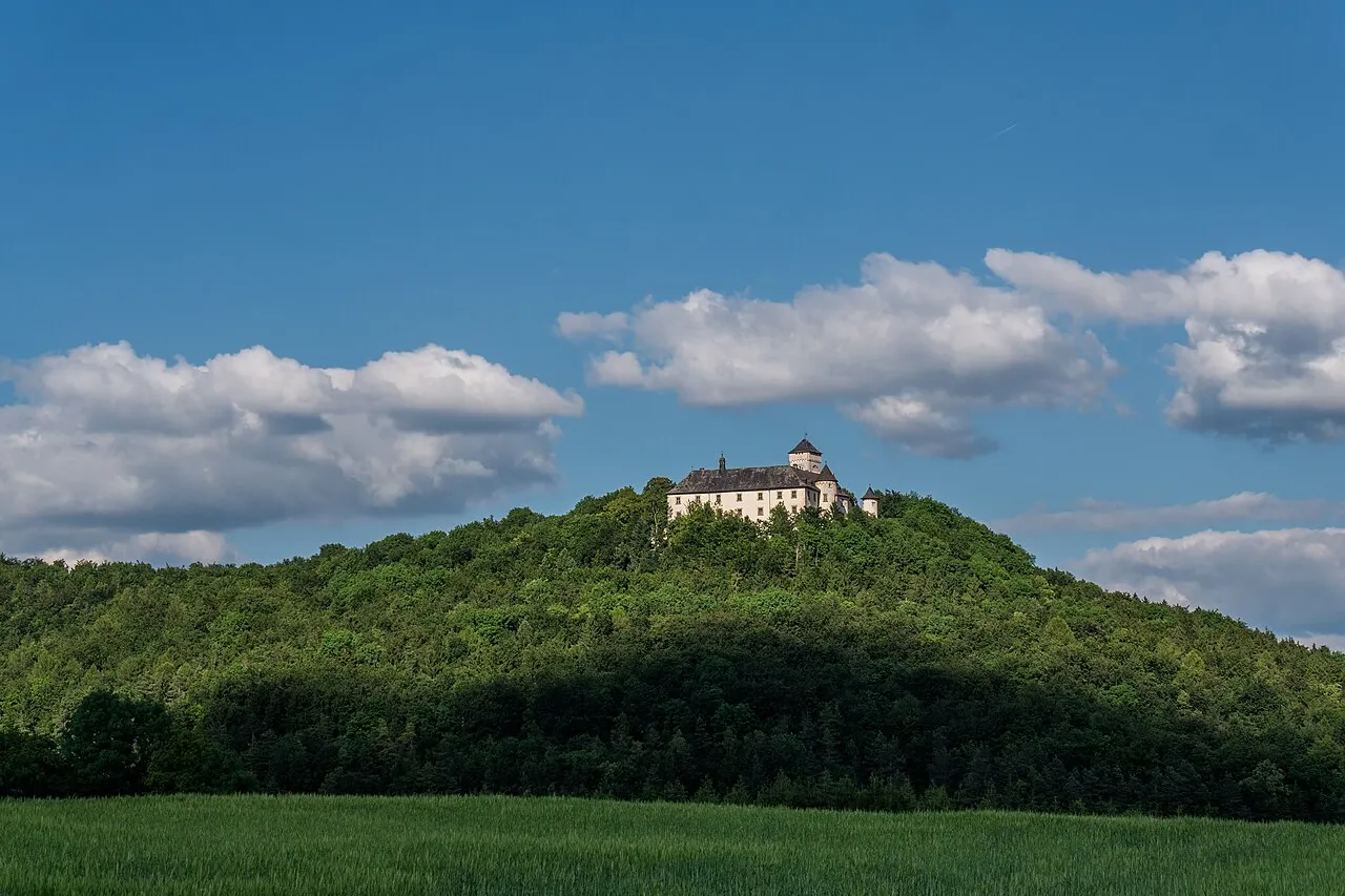 View of Burg Greifenstein