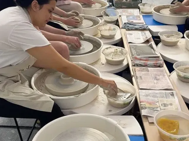1-Hour Wheel Taster at Studio 221