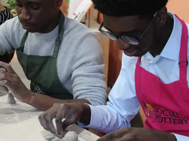 Hand-Build & Decorate at Studio 221