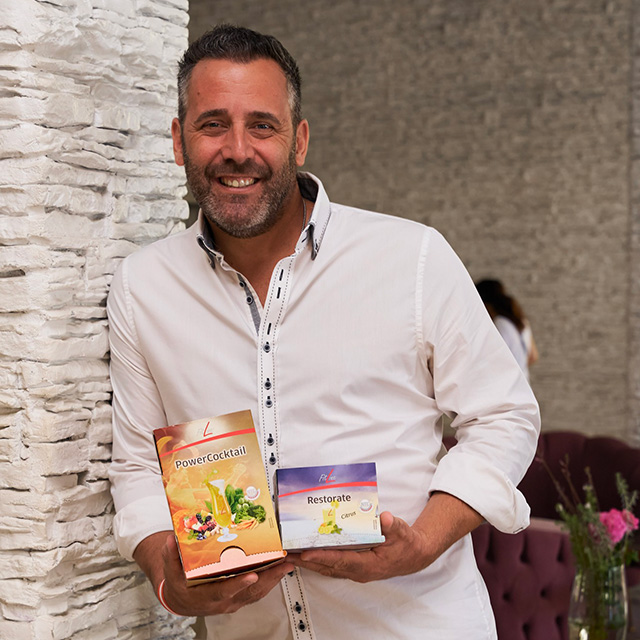 Photo of Manuel Klaghofer - the author of the testimonial - holding the product.