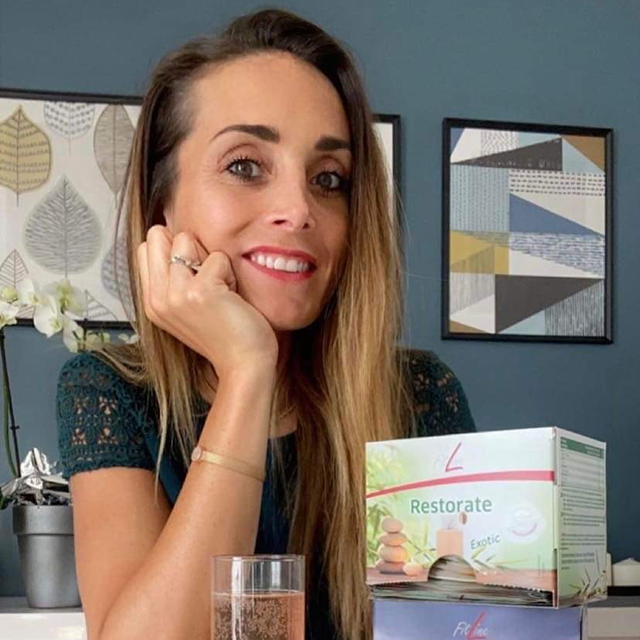 Photo of Amelie Vannereau - the author of the testimonial - holding the product.