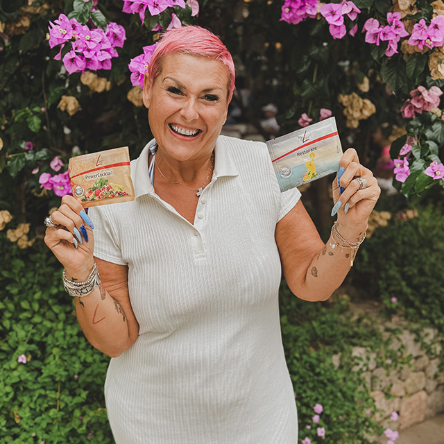 Photo of Cristina Rivetti - the author of the testimonial - holding the product.