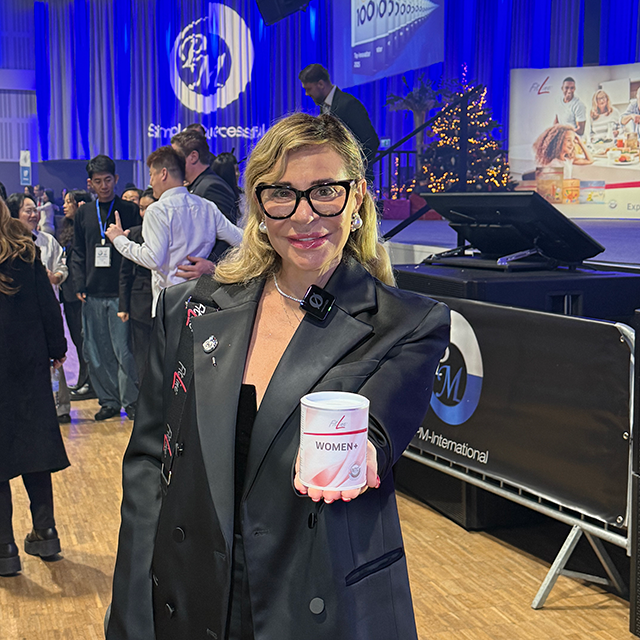 Photo of Marina Longhi - the author of the testimonial - holding the product.