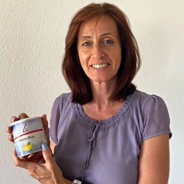 Foto von Edith Prem - der Autor des Erfahrungsberichts - mit dem Produkt.