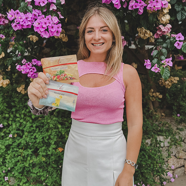 Photo of Federica Tiraboschi - the author of the testimonial - holding the product.