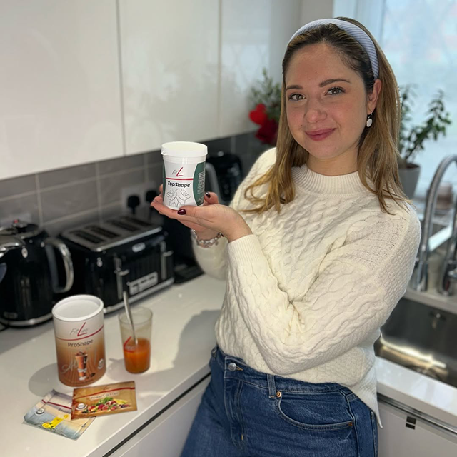 Photo of Francesca Cortinovis - the author of the testimonial - holding the product.