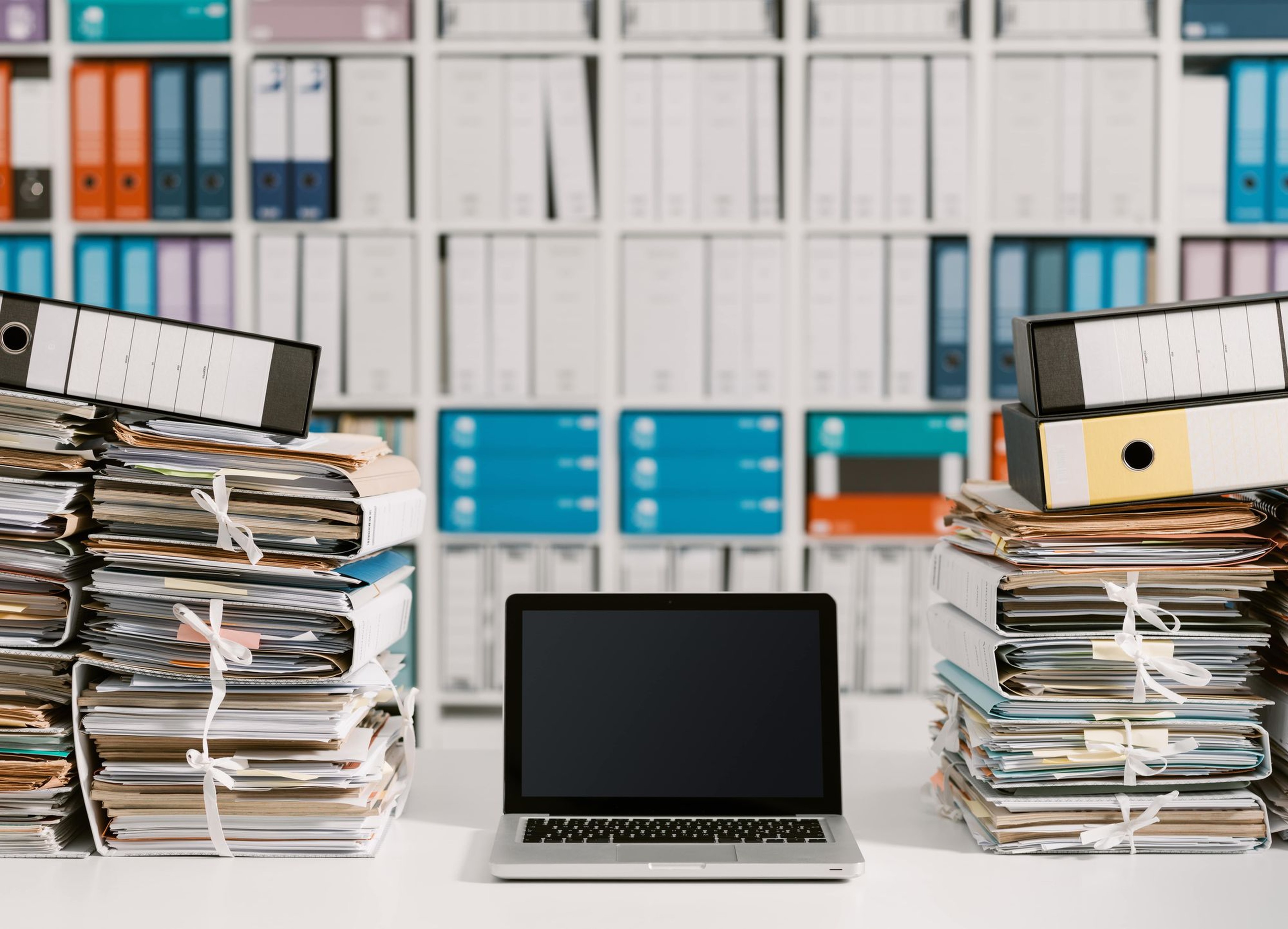 Ordinateur dans des archives de documents