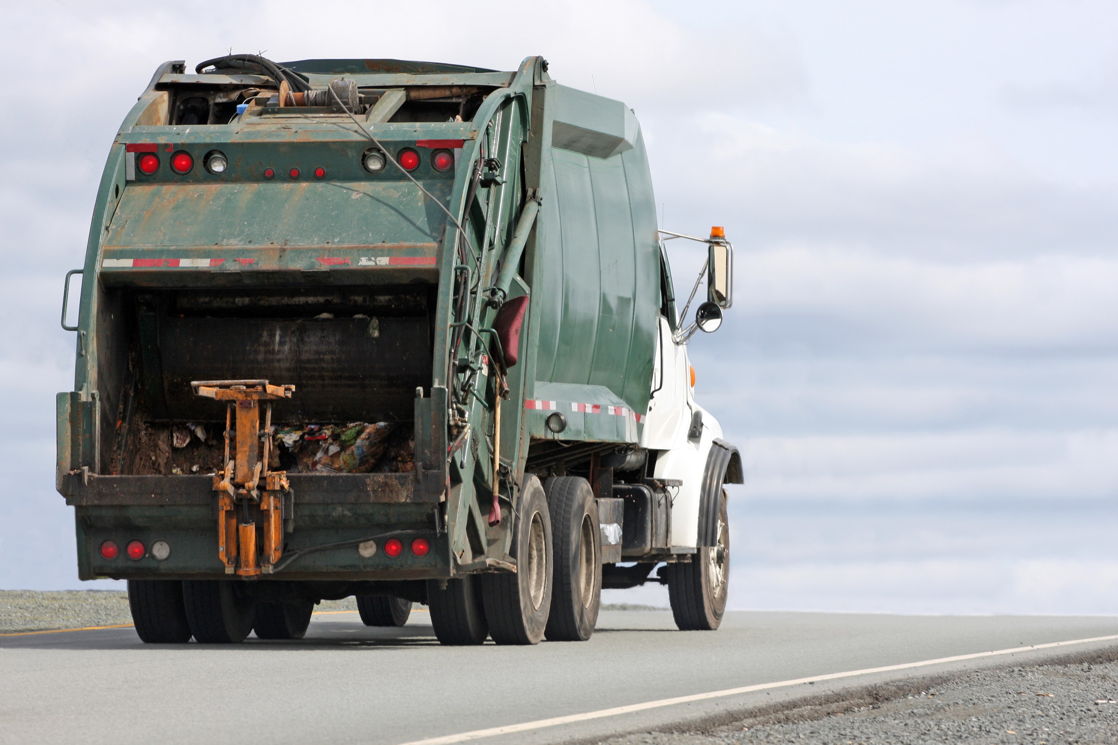 Camion effectuant un transport de déchets