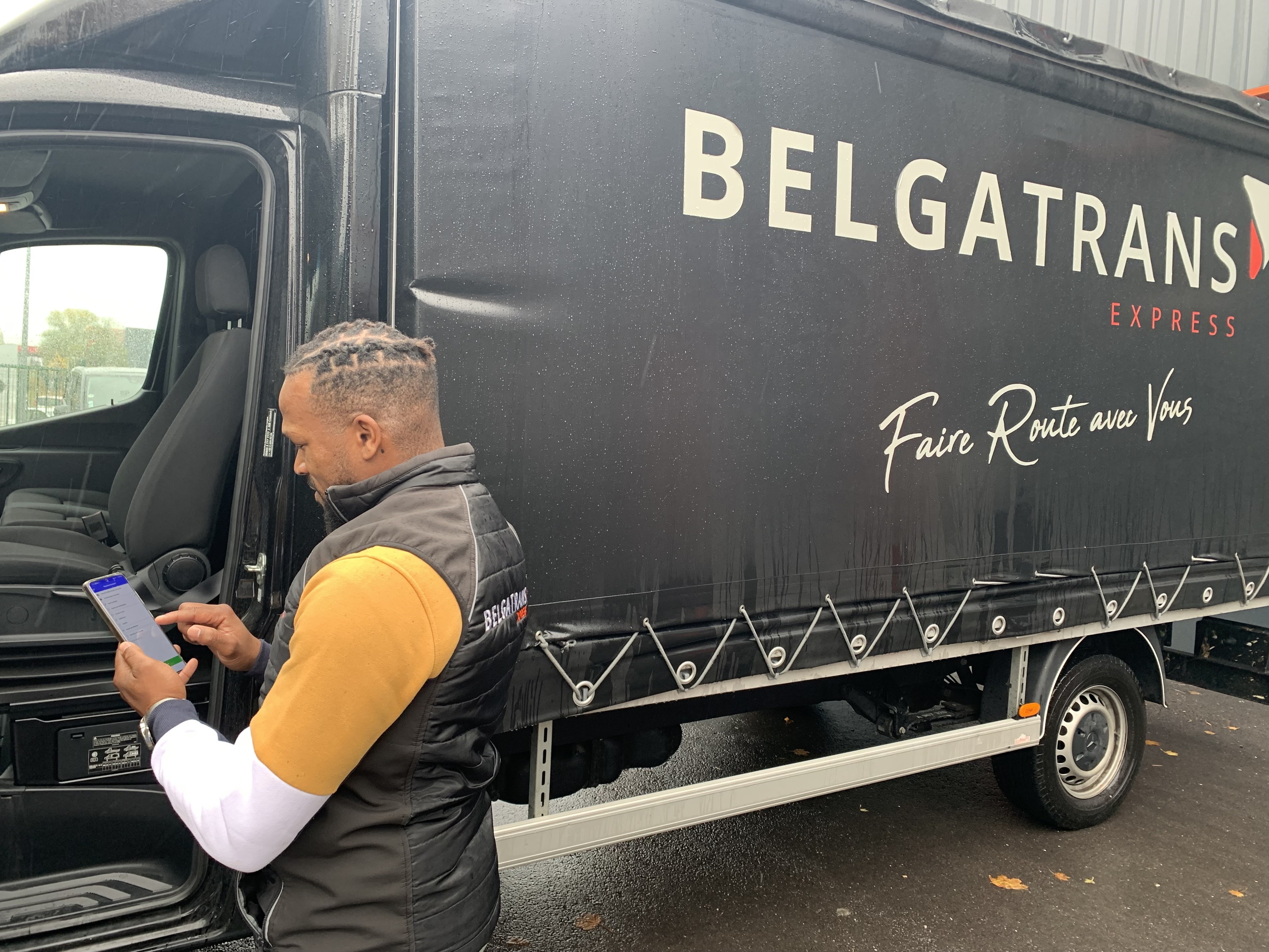 Chauffeur sur application mobile lettre de voiture - Belgatrans