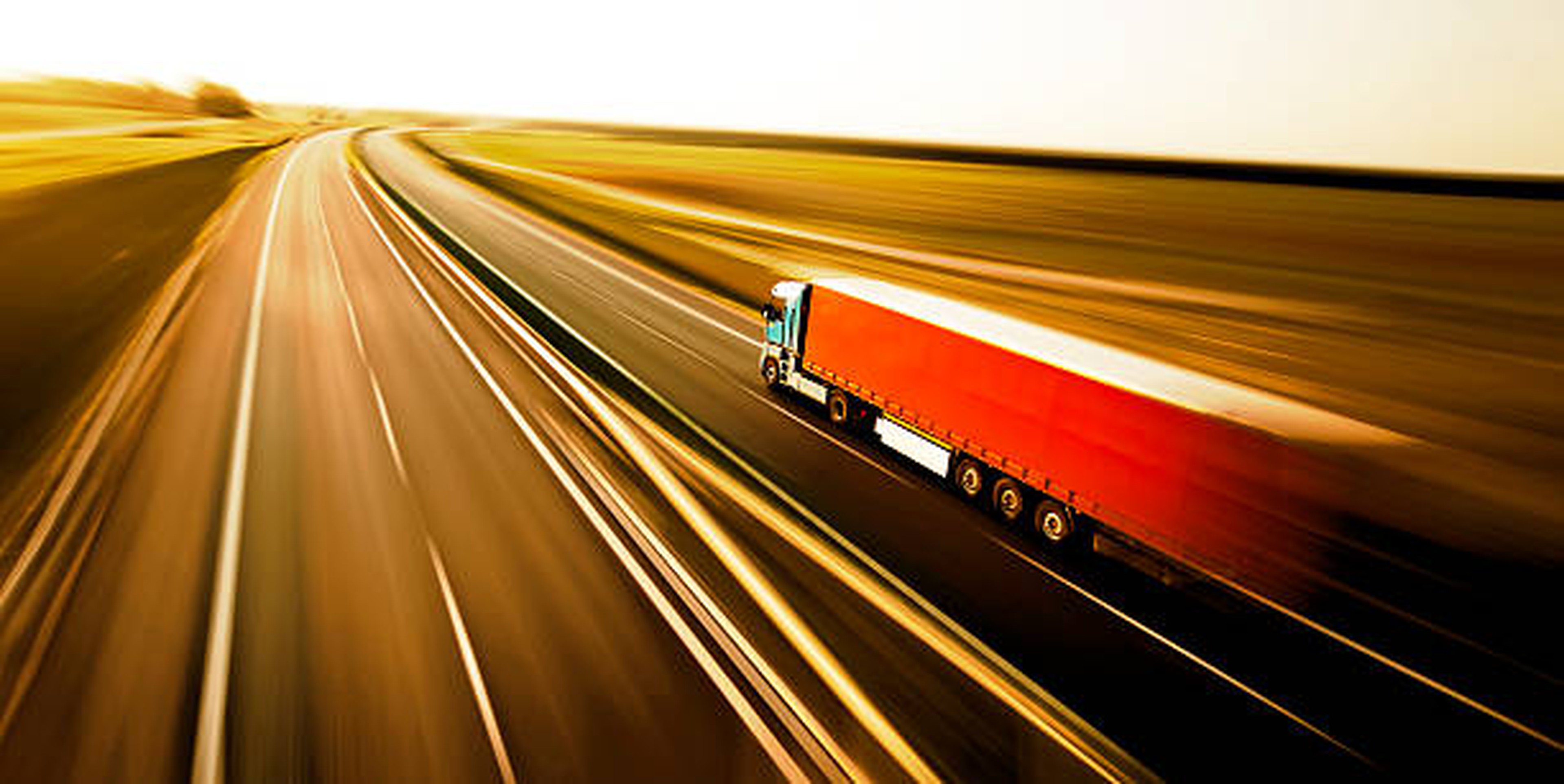 Poids lourd lancé à toute vitesse : transport express