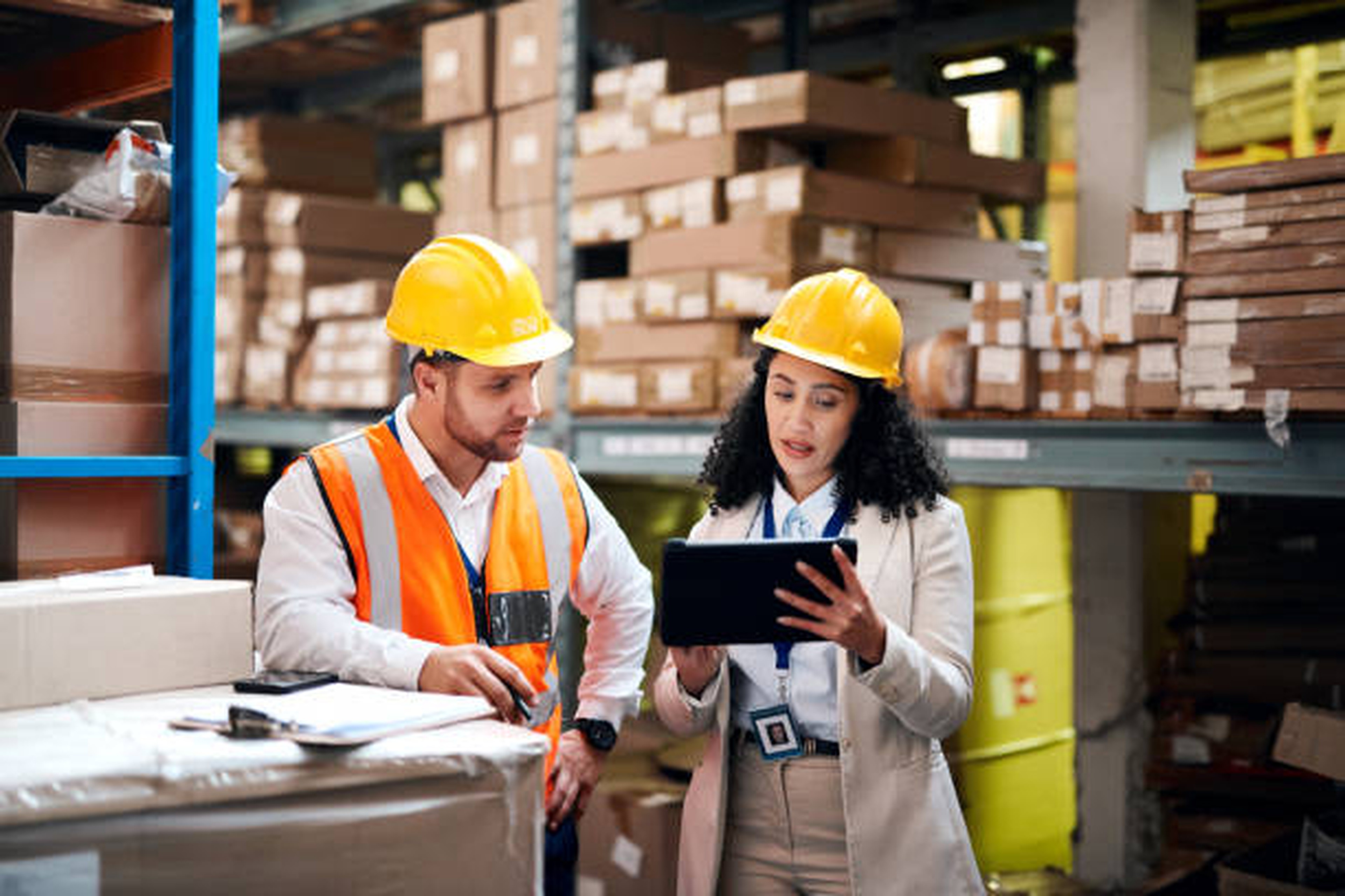 View of 2 coworkers inside the warehouse, showing the arrivals of the day on dock appointment scheduling software