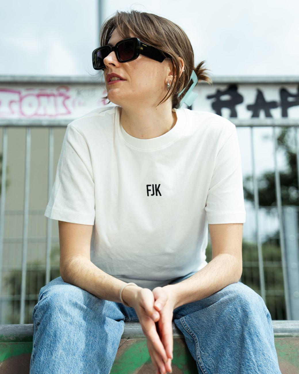 Weißes T-Shirt mit gesticktem Franz Johann Logo