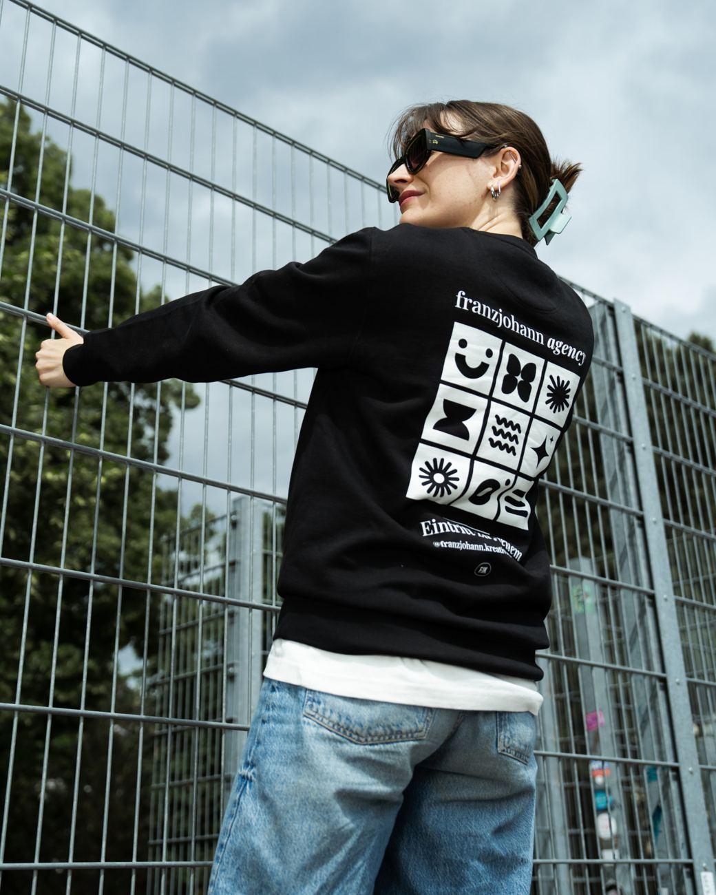 Schwarzer Franz Johann Agency Sweater mit Rückenprint