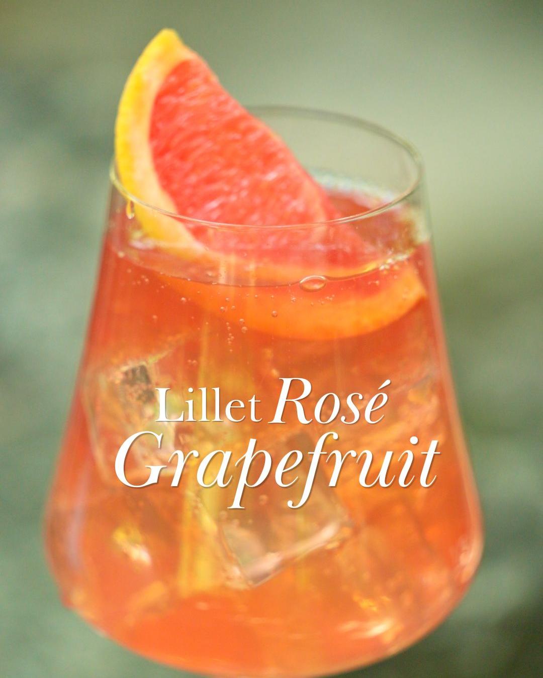 Glas Lillet Rosé Grapefruit mit Orangenscheibe und Eis