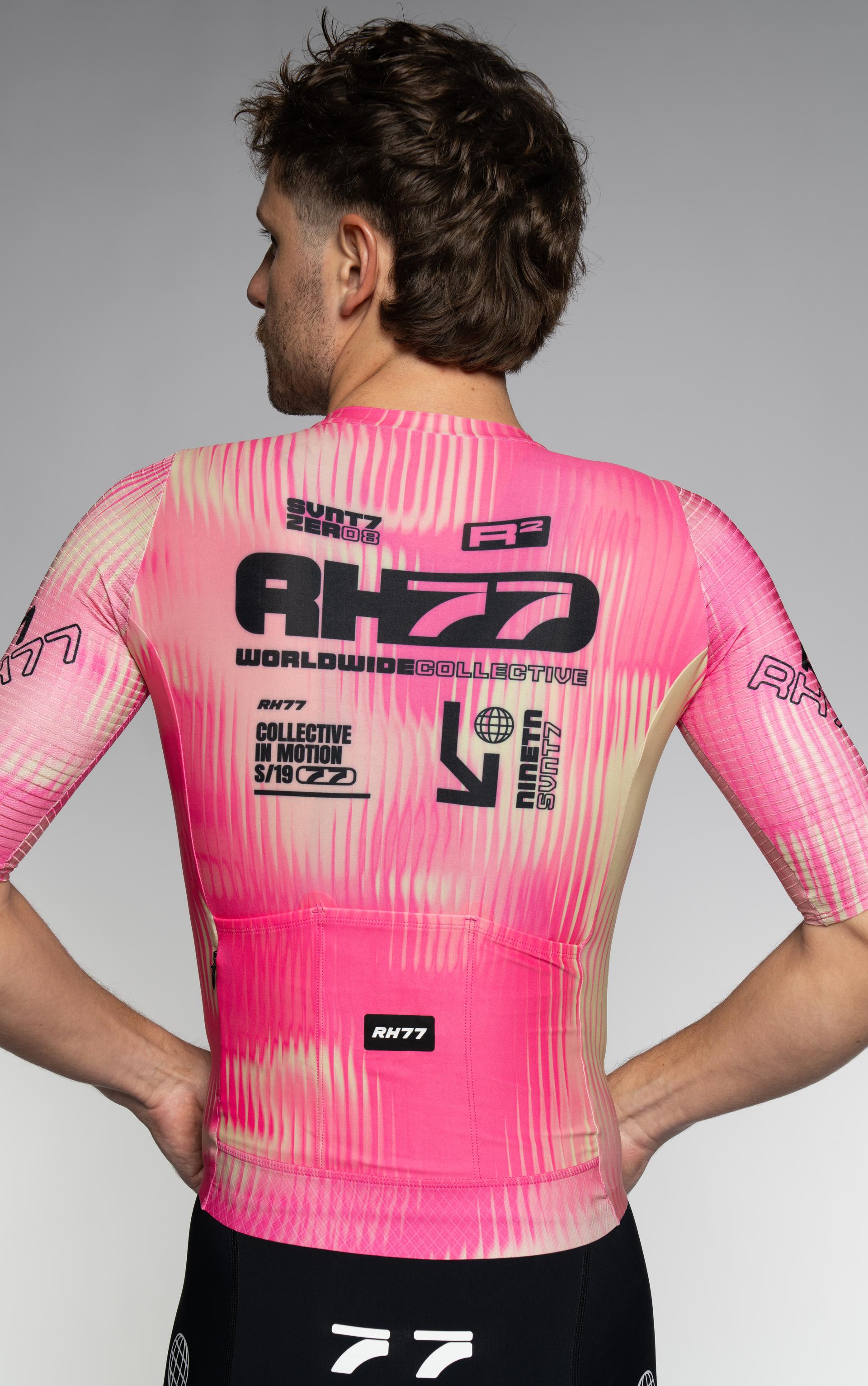 Rückansicht eines pinken RH77-Radtrikots mit Aufdruck