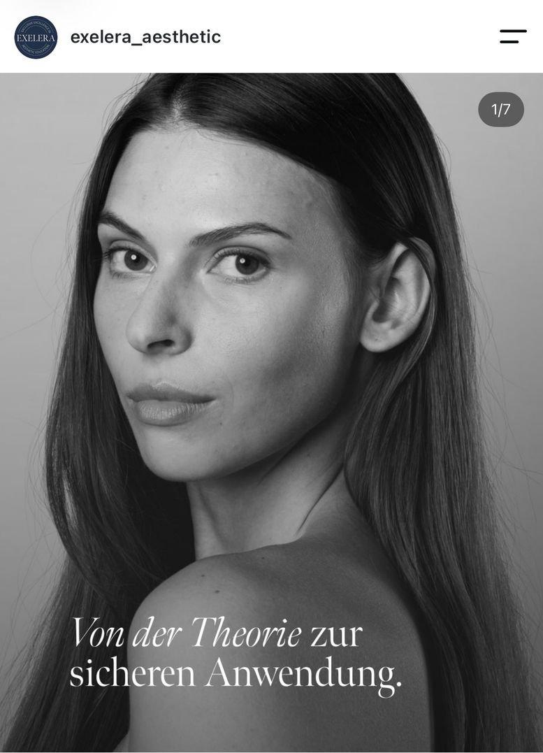 Instagram-Post für EXELERA®: Schwarzweiß-Porträt einer Frau, „Von der Theorie zur sicheren Anwendung“