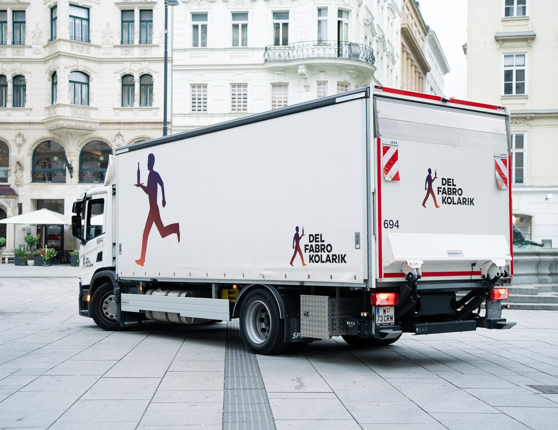 Lieferwagen von Del Fabro Kolarik in einer Wiener Straße