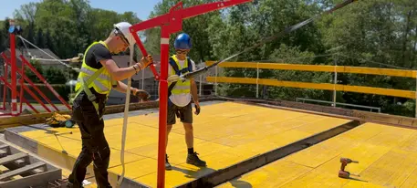 Montaż zabezpieczeń na stropie