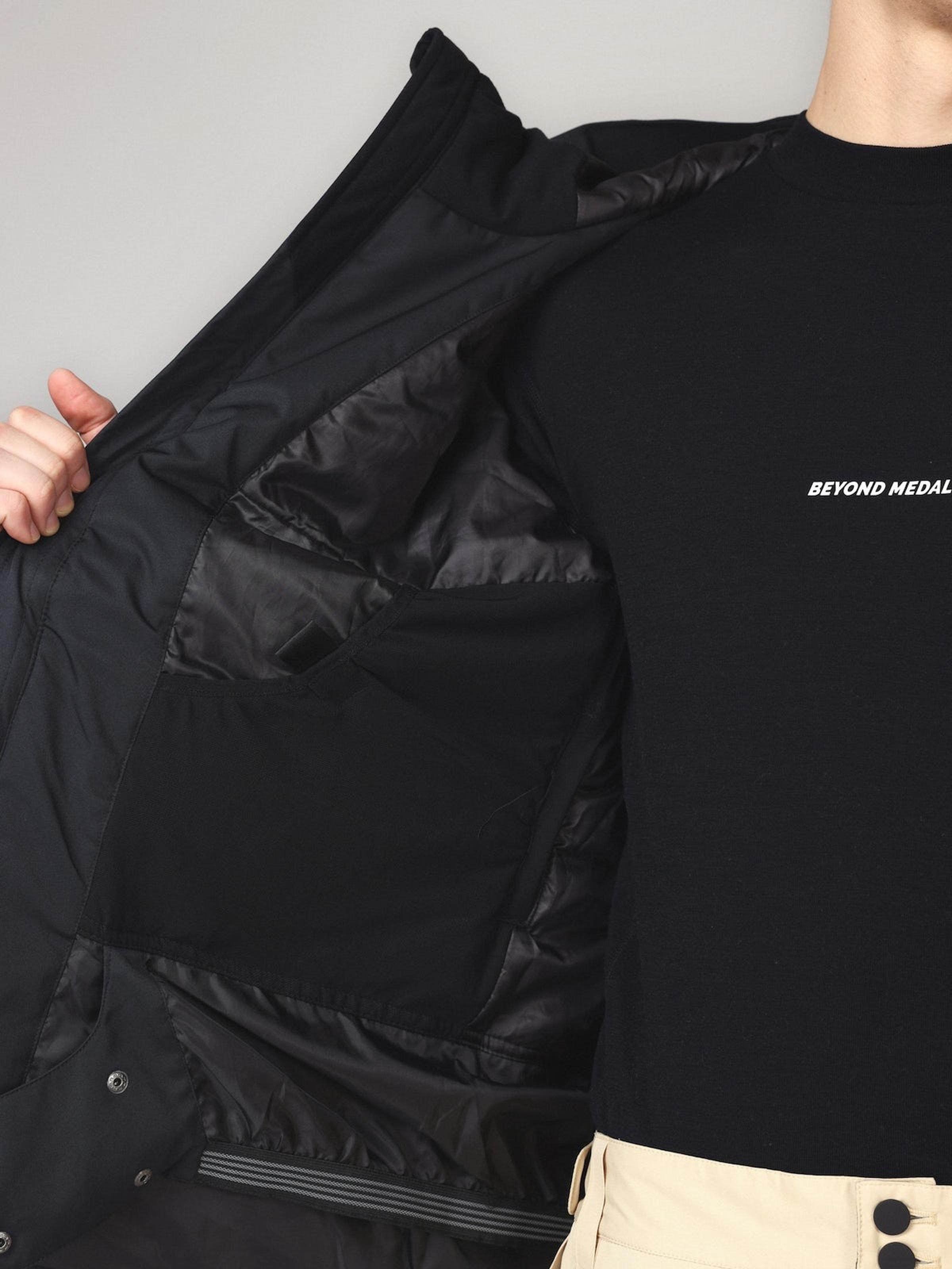 Base-layer merino wool sweater: breathable and elastic