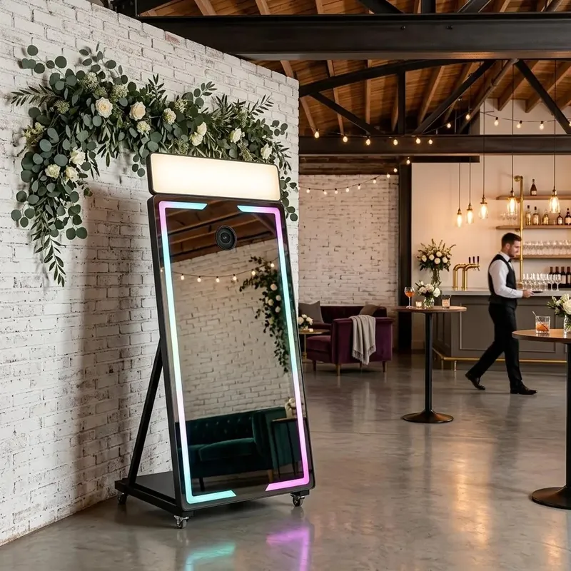Fotobox mit Spiegel-Display an einem Event
