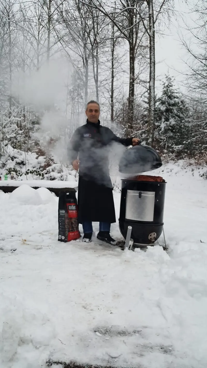 Teilnehmer an einem Grillkurs