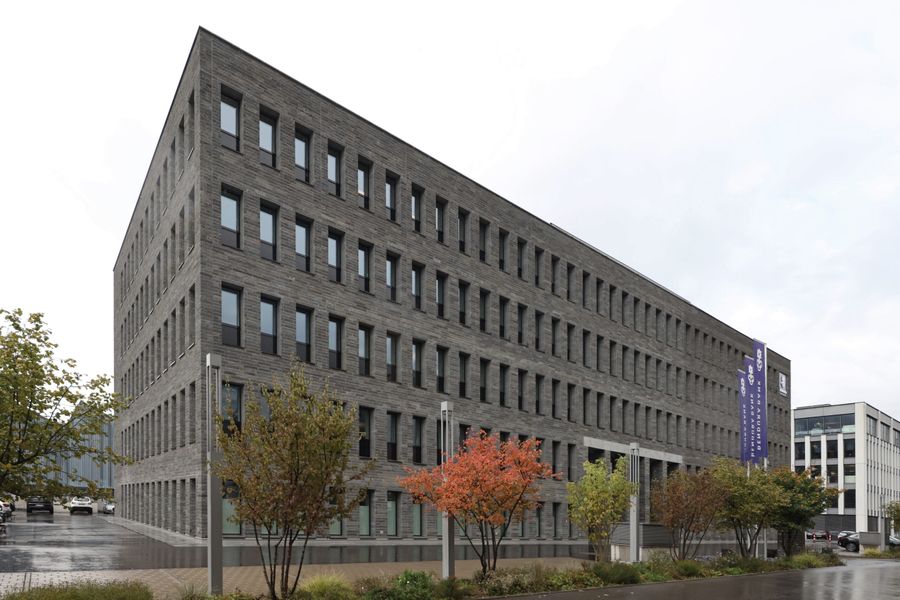Porträt Bauherr:in, Aussenraum