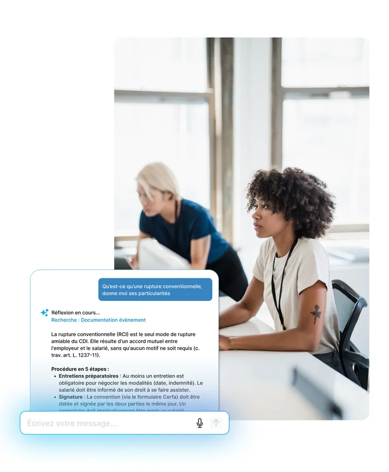 Collaboratrices échangeant avec l'assistant IA sur la procédure de rupture conventionnelle.