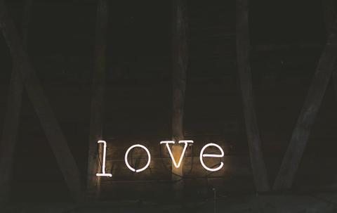 How to write about love