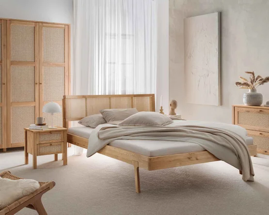 Lit en bois massif Belvedere et table de nuit Belvedere avec 15 % de réduction