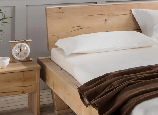 Notre lit à poutres Tegora en bois d'épicéa