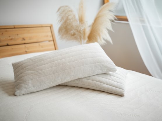 Kuschelweiches Baumwoll-Kopfkissen "Cotona-Medicott" - waschbar, allergikergeeignet & Kissenhöhe anpassbar