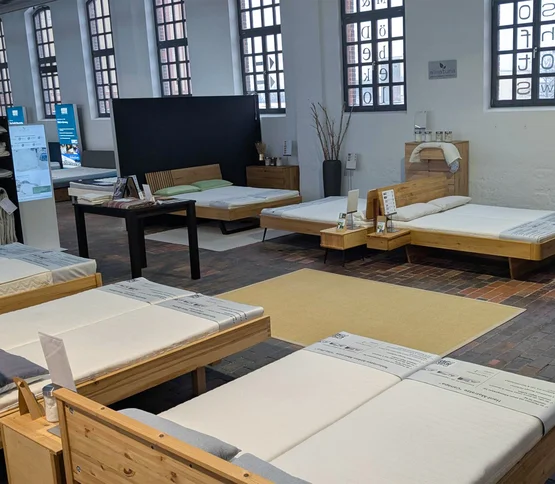 Im Showloft Berlin Massivholzbetten von allnatura entdecken