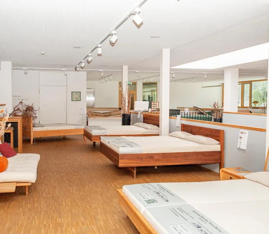 Probeliegen auf allnatura-Matratzen im Flagship-Store Heubach