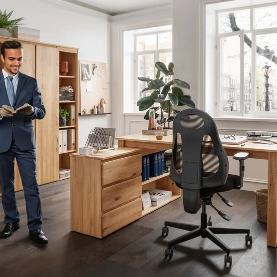 Ruime werkplek en praktische opbergruimte - Hoekbureau Rivana