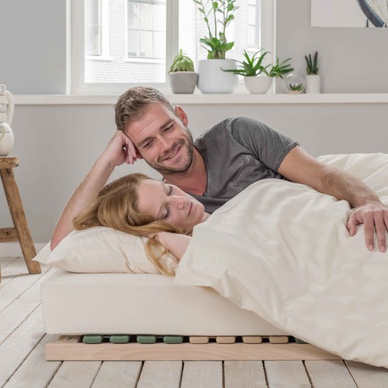 Geen compromissen meer in het tweepersoonsbed - het allnatura-partnermatras in comfortabele hoogte