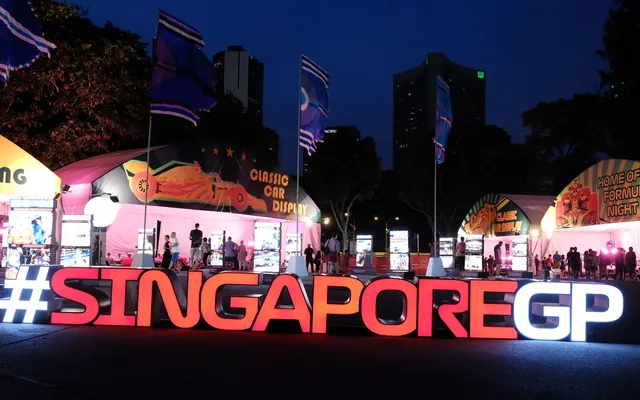 The #SingaporeGP sign lit up at night.