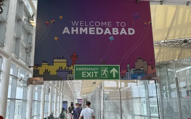 The welcome banner on arrival in India