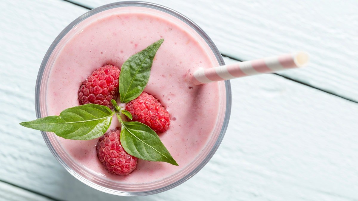 Smoothie med havregryn, bringebær og sjokolade