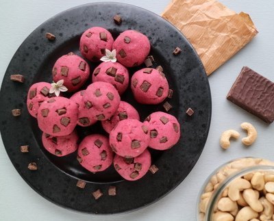 Spirulina cookie dough -pallot