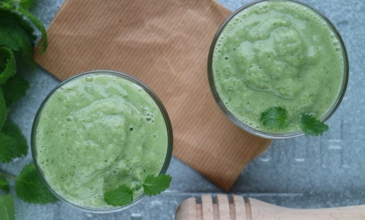 Grön smoothie med avokado