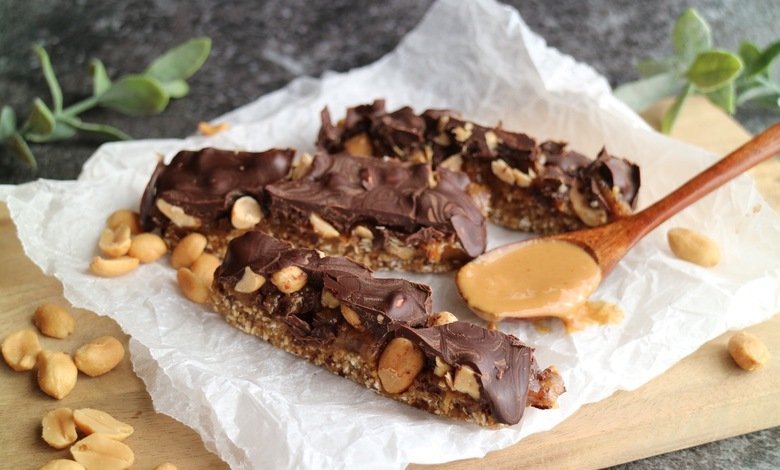 Vegaaninen snickerskakku