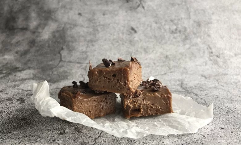 Lågkolhydratsfudge med kakao och jordnötssmör
