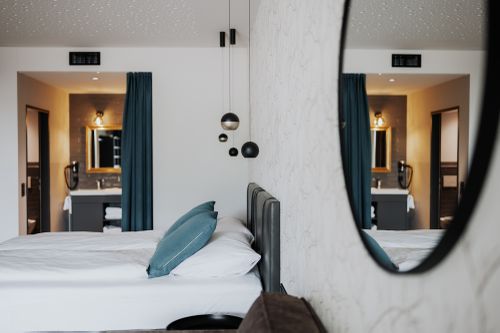 Innenansicht von den IKUNA Garden Rooms auf Campingplatz.