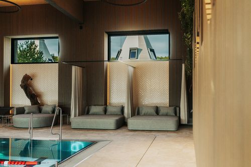 Gemütliche Liegeflächen in der IKUNA Spa- und Wellnesswelt.