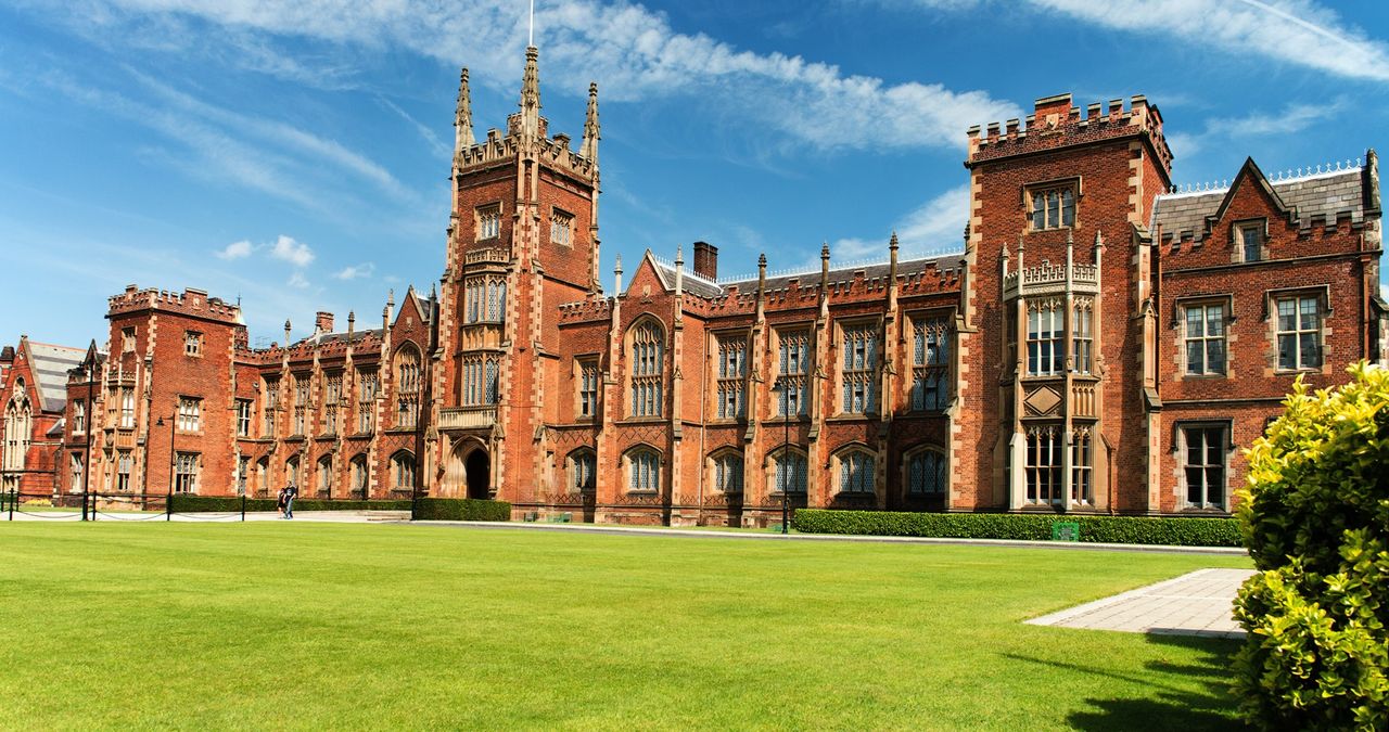 Queen’s University Belfast หนึ่งในมหาวิทยาลัยวิจัยชั้นนำของสหราชอาณาจักร