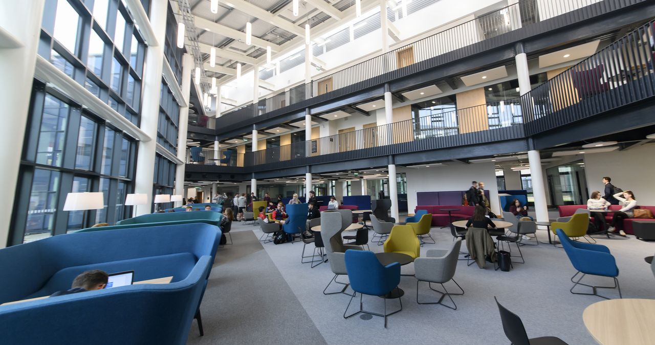 University College Dublin (UCD) มหาวิทยาลัยที่อยู่เบื้องหลังการสร้างยุคใหม่ของไอร์แลนด์!