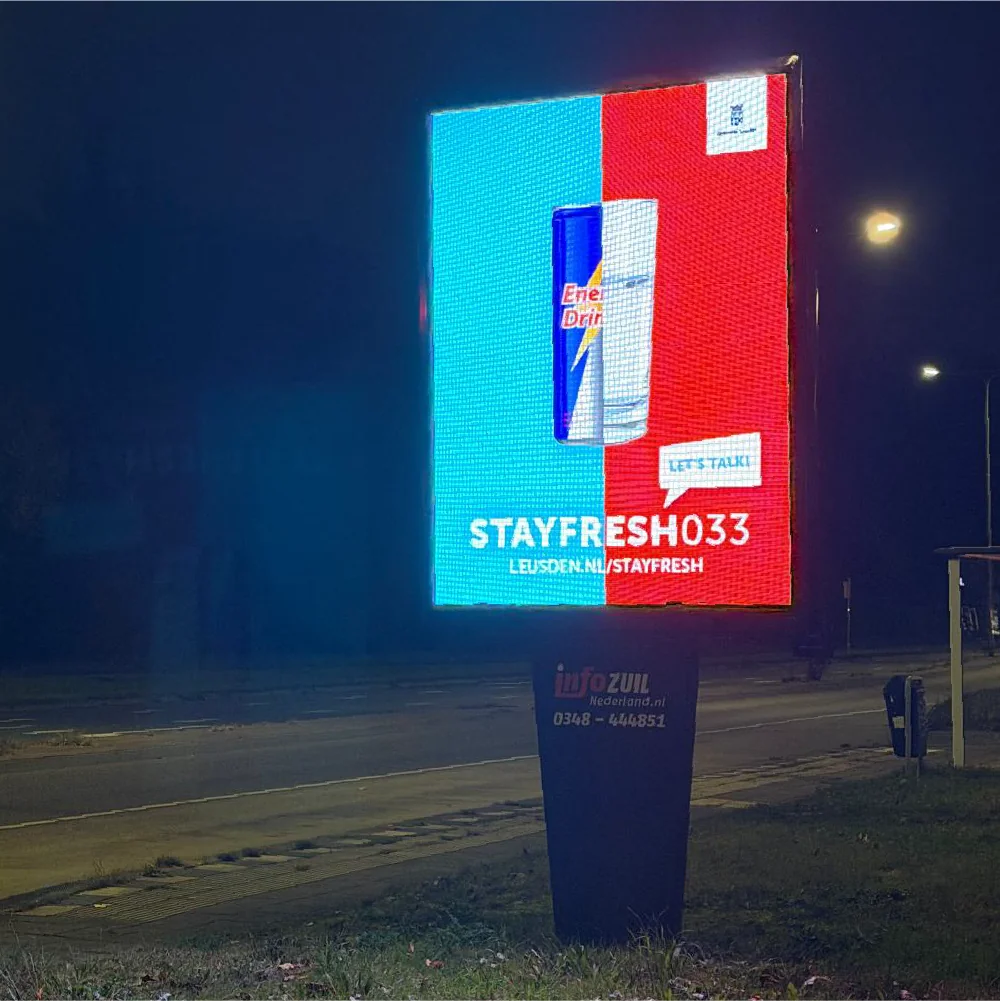 Digitaal billboard langs de weg in Leusden voor de Stay Fresh-campagne