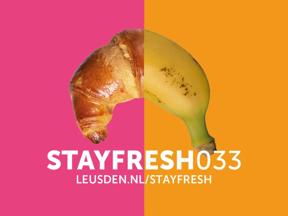Portfoliovoorbeeld: campagnebeeld 'Stay Fresh' voor Gemeente Leusden, met croissant en banaan naast elkaar